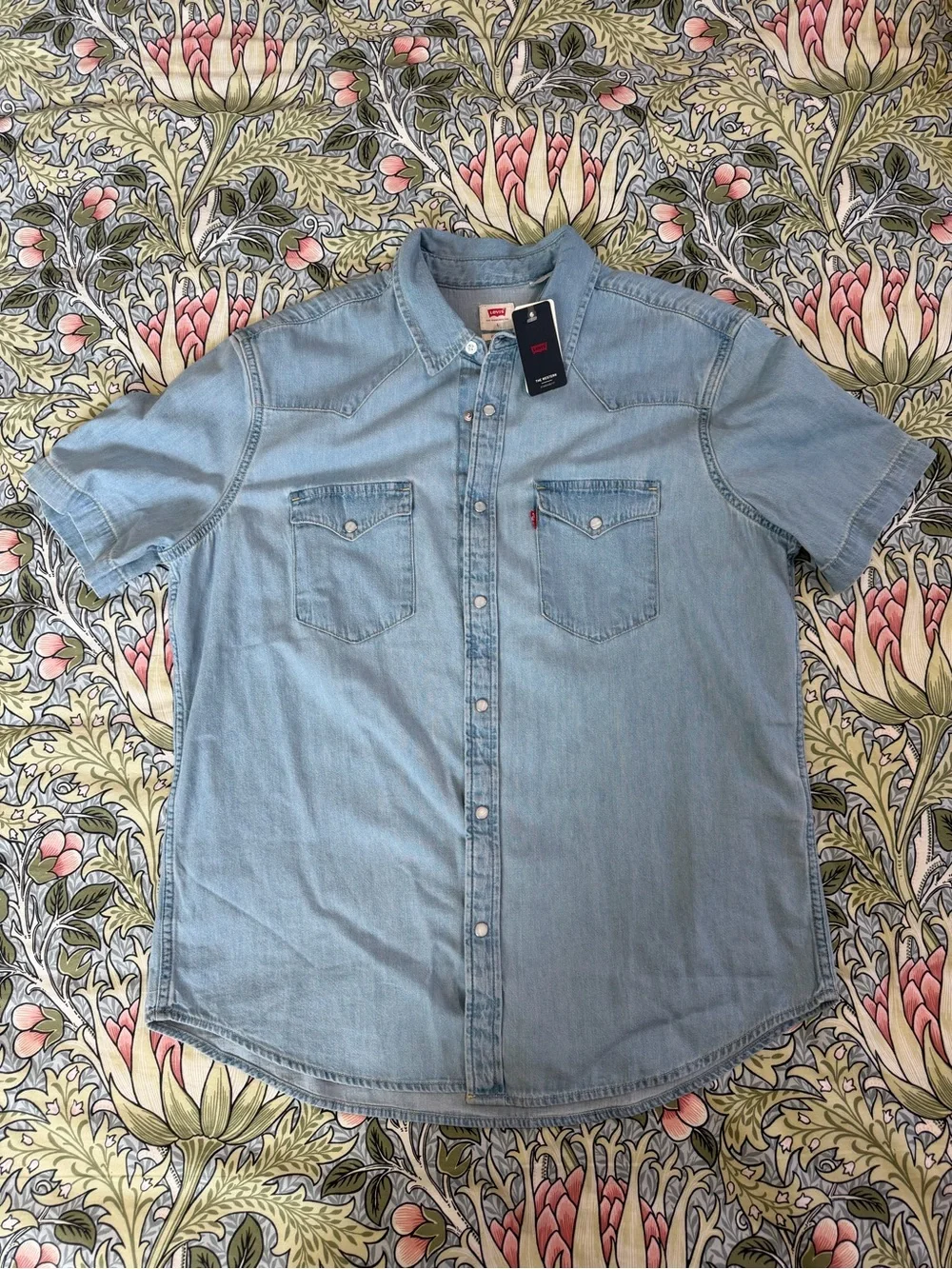 Levi's Light Blue Short-Sleeve Denim Western Shirt - Snap Front. Size L.